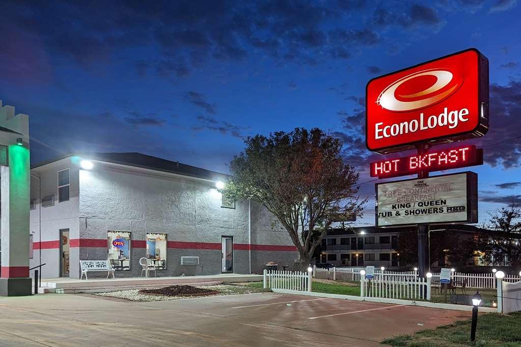 Econo Lodge Tucumcari Route 66 Exterior photo