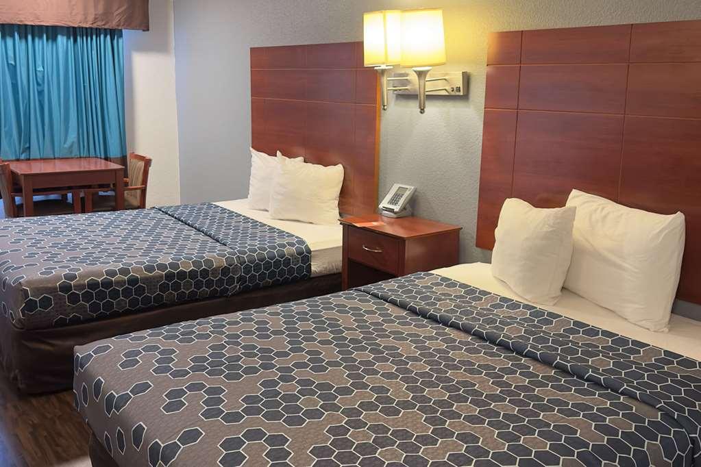 Econo Lodge Tucumcari Route 66 Room photo