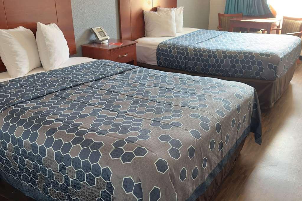 Econo Lodge Tucumcari Route 66 Room photo