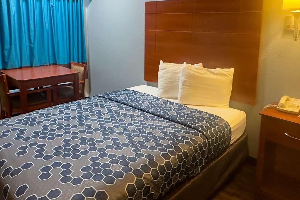 Econo Lodge Tucumcari Route 66 Room photo