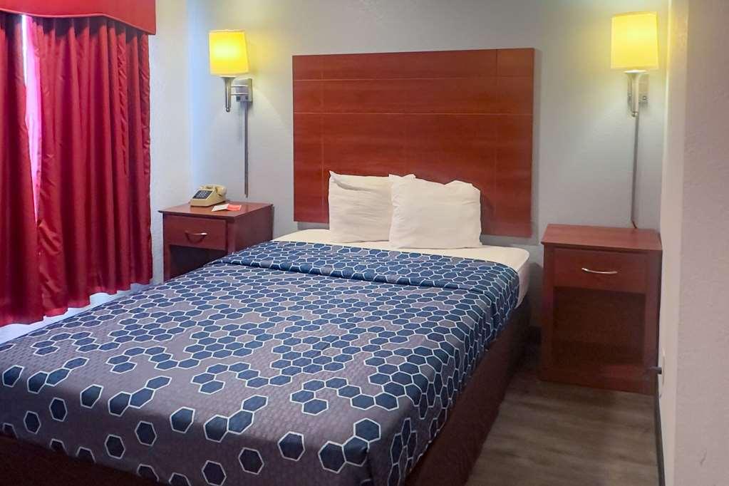 Econo Lodge Tucumcari Route 66 Room photo