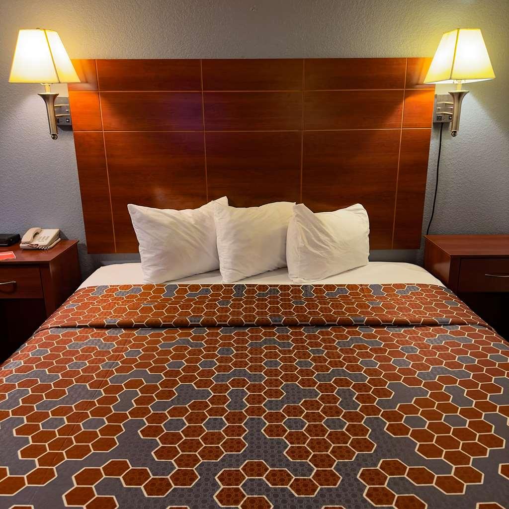 Econo Lodge Tucumcari Route 66 Room photo