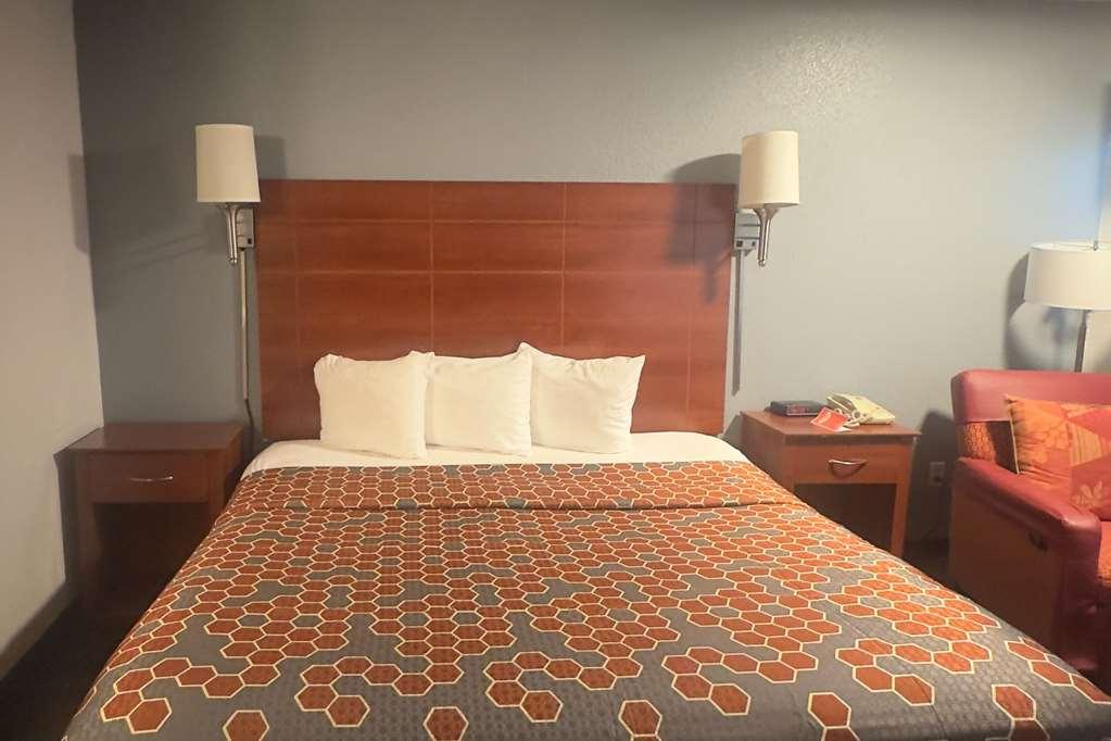 Econo Lodge Tucumcari Route 66 Room photo