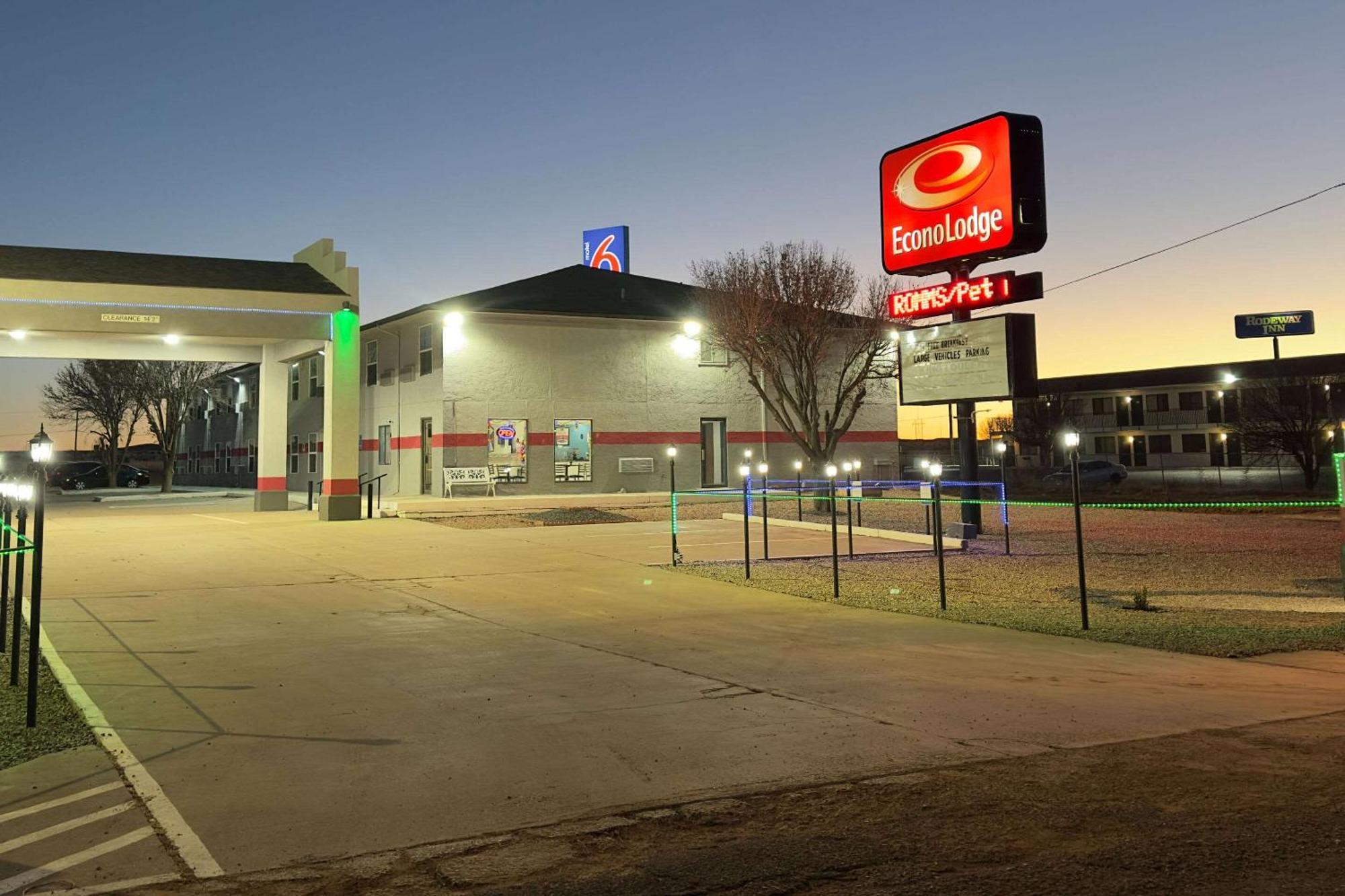 Econo Lodge Tucumcari Route 66 Exterior photo