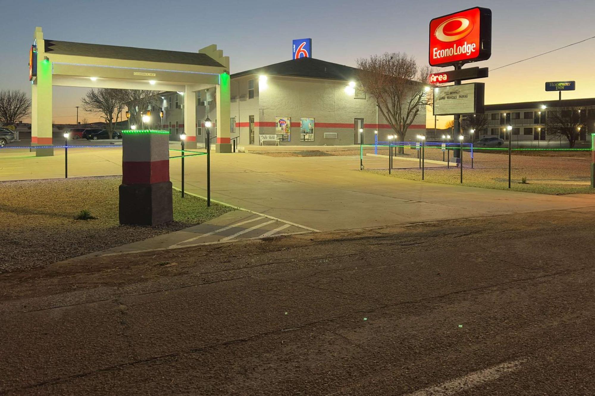 Econo Lodge Tucumcari Route 66 Exterior photo