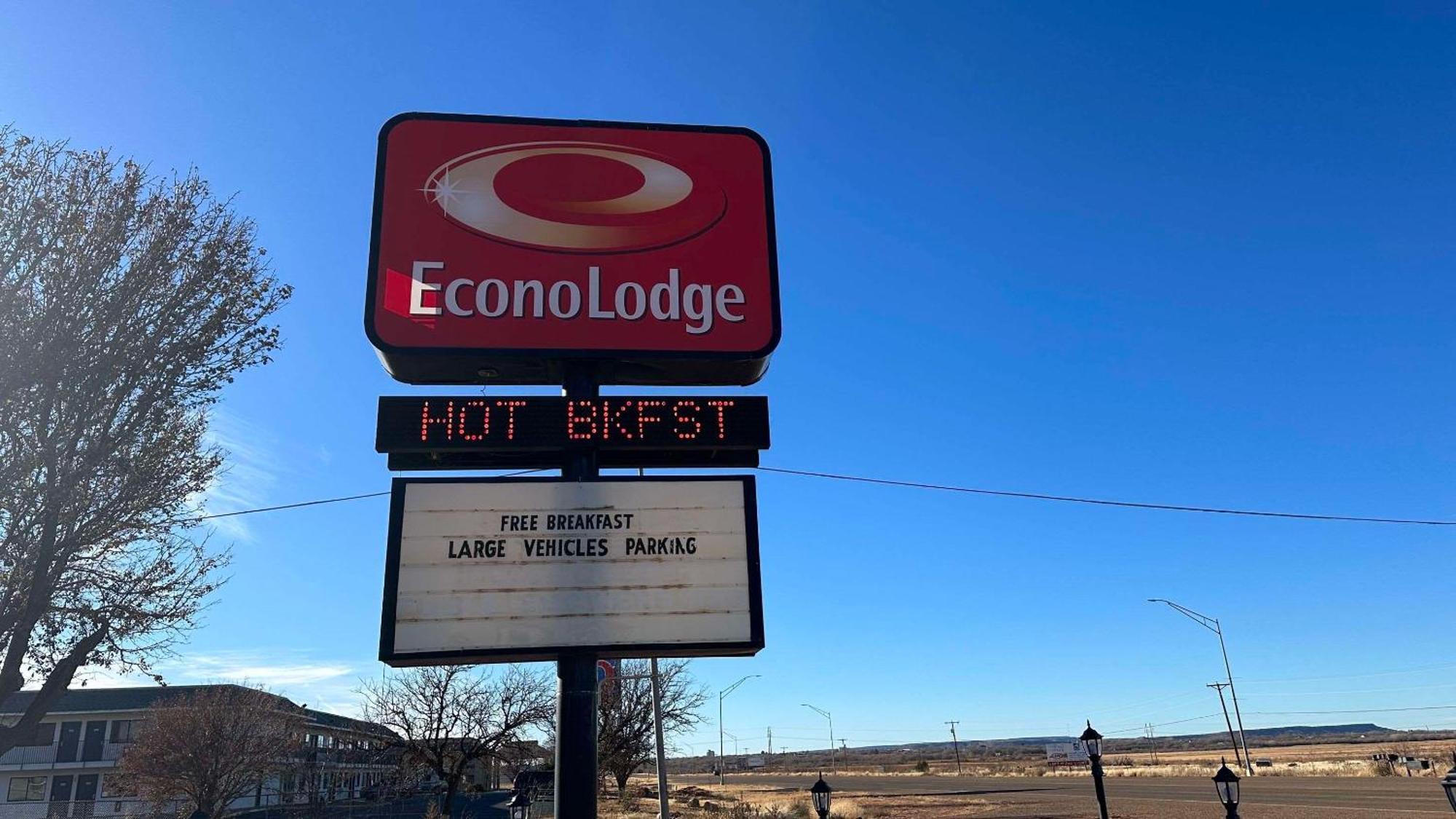 Econo Lodge Tucumcari Route 66 Exterior photo