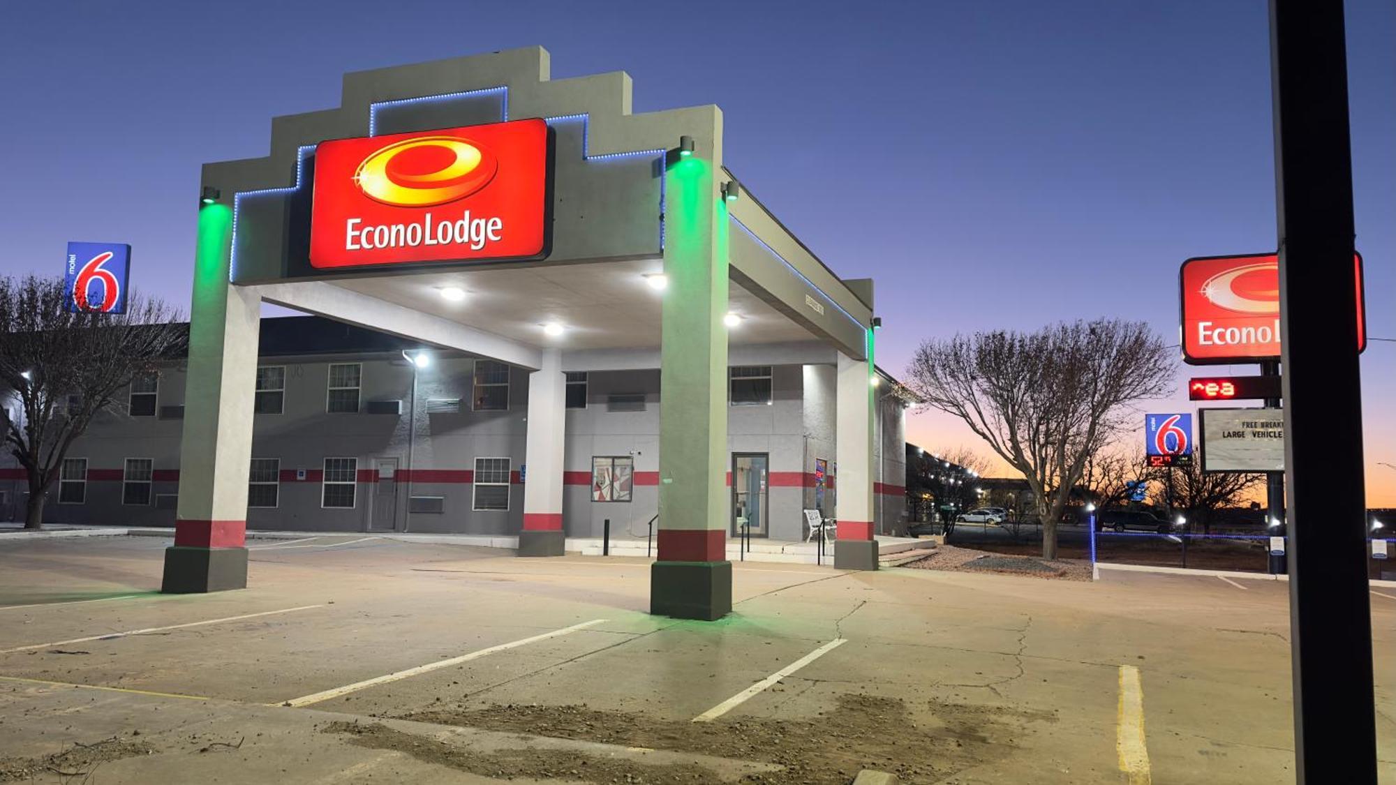 Econo Lodge Tucumcari Route 66 Exterior photo